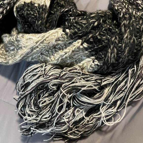 NWT CC Exclusives Scarf - Picture 4 of 5